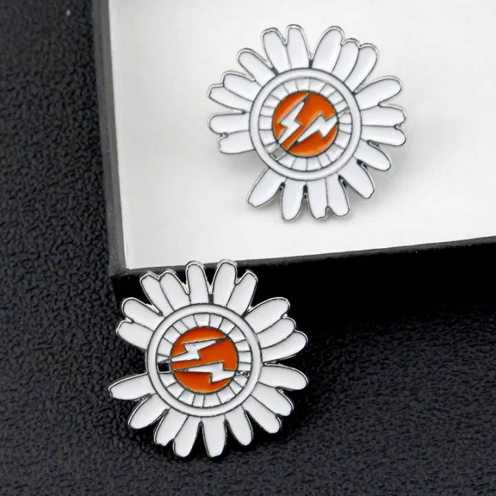 Fashion%20Brooches%20Daisy%20Enamel%20Pin%20Couples%20Custom%20Badges%20Clothes%20Backpack%20Jewelry%20Gift%20for%20Best%20Friends%20now%20I'm%20your%20daisy%20-%20Image%203