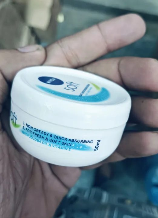 Nivea%20Soft%20Moisturising%20Cream%2050ml%20-%20Image%203