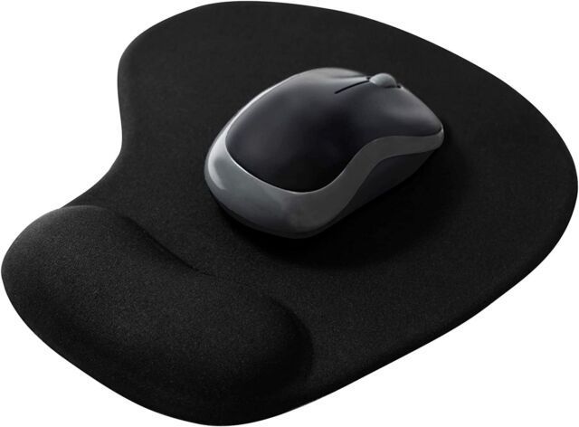 Mouse%20Mat%20with%20Gel%20Cushion%20&%20Wrist%20Support%20for%20Gaming%20-%20Image%204