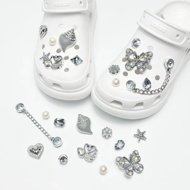 2026%20Summer%20Luxury%20Shoe%20Charms%20Set%20Accessories%20for%20Clogs%20Diamond%20Butterfly%20Flower%20Pearl%20Chain%20DIY%20Shoes%20Decorations%20Girl%20-%20Image%202