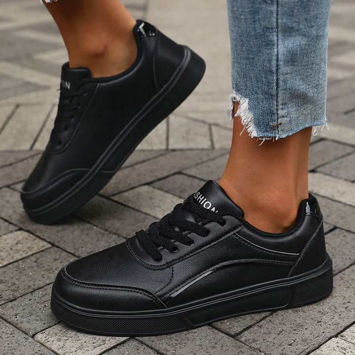 2025%20Fashion%20Women's%20Black%20Sneakers%20Stylish%20Low%20Top%20Design%20Comfortable%20Lace%20Up%20Fit%20Versatile%20Casual%20Shoe%20Trendy%20Fashion%20Footwear%20-%20Image%202
