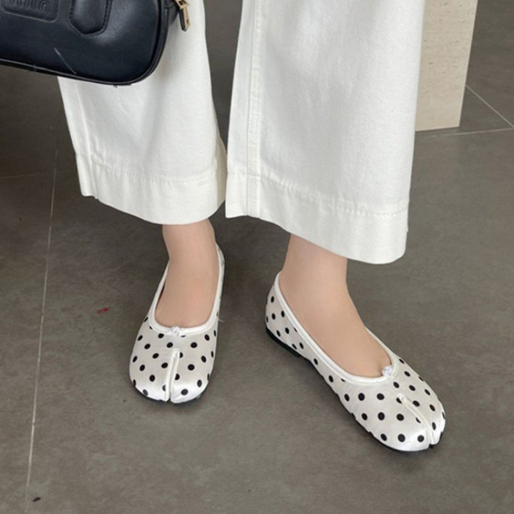 2026%20New%20Women's%20Polka%20Dot%20Split-Toe%20Flats,%20Soft%20Slip-On%20Ballet%20Shoes,%20Comfortable%20Fashion%20Casual%20Flat%20Shoes%20for%20Ladies%20-%20Image%204