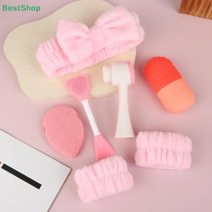 %E2%99%A5Pink%20Skincare%20Grooming%20Kit%20%7C%20Wash%20Bag%20Set%20with%20Headband,%20Scrunchies,%20Facial%20Brush%20&%20Sponge%20-%20Image%203