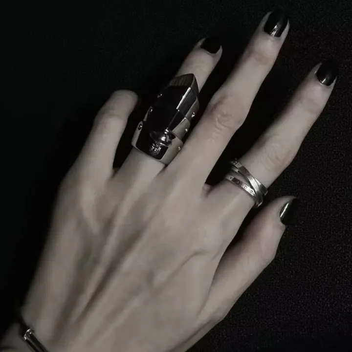 Anime%20Oosaki%20Nana%20Cosplay%20Metal%20Ring%20Armor%20Knuckle%20Finger%20Rings%20Hip%20Hop%20Silver%20Black%20Party%20Prop%20-%20Image%203