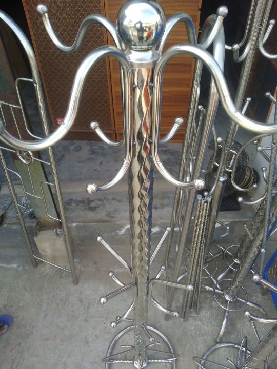 Stainless%20Steel%20Cloth%20Hanger%20stand%20-%20Image%203