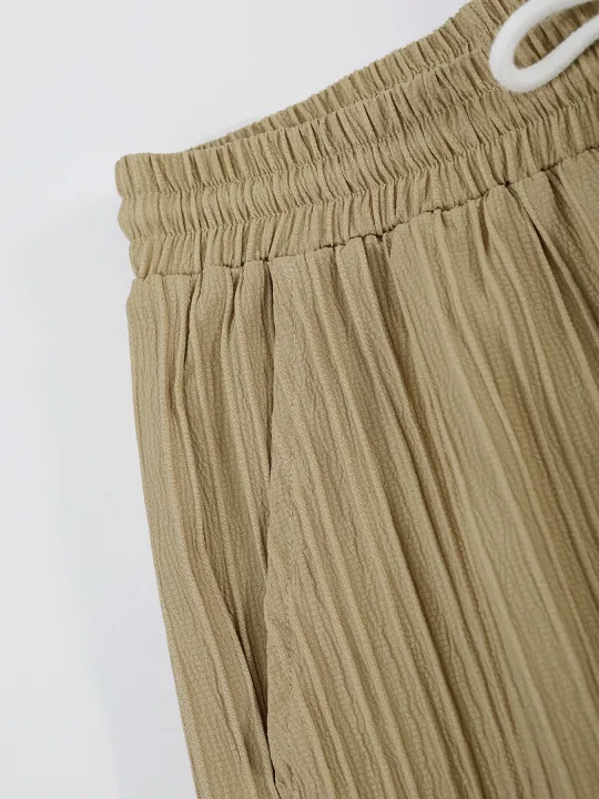 Men's%20Sophisticated%20Pleated%20Set%20Khaki%20Textured%20Cuban%20Collar%20Shirt%20&%20Elastic%20Waist%20Shorts%202%20Piece%20Commute%20Outfit%20-%20Image%204