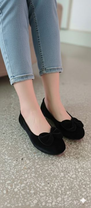 So%20beautiful%20and%20elegant%20flat%20velvet%20pumps%20with%20bow(Black%20color)%20-%20Image%202