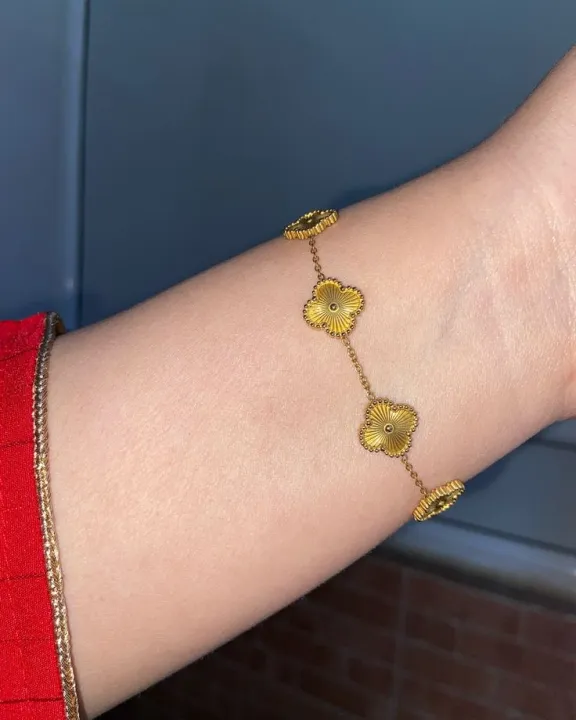 Four%20petals%20delicate%20Bracelet%20Clover%20Four%20Leaf%20Bracelet%205%20Motif%20Bracelet%20Clover%20Bracelet%20-%20Image%207