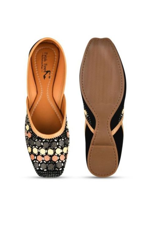 Black%20Attractive%20Rajasthani%20Jutti%20For%20Women%20-%20Image%205