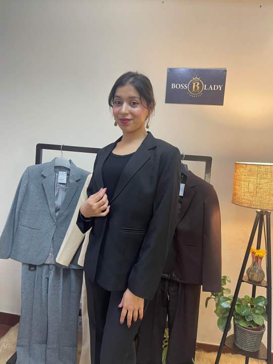 Boss%20Lady%20Single%20Button%20Classic%20Black%20Formal%20Blazer%20For%20Women%20-%20Image%204