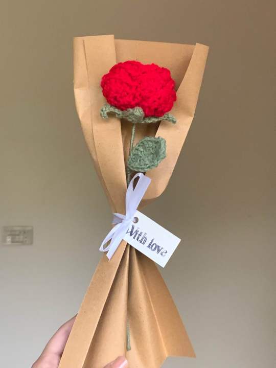 Handmade%20crochet%20rose%20with%20complementary%20khaaki%20wrapping/%20crochet%20rose%20-%20Image%209