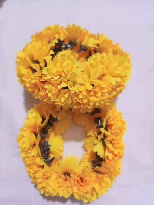 Artificial%20fabric%20(%20Yellow%20)%20colour%20/%20Most%20Demanding%20beautiful%20gajra%20/%20pack%20of%2001%20pair%20-%20Image%206