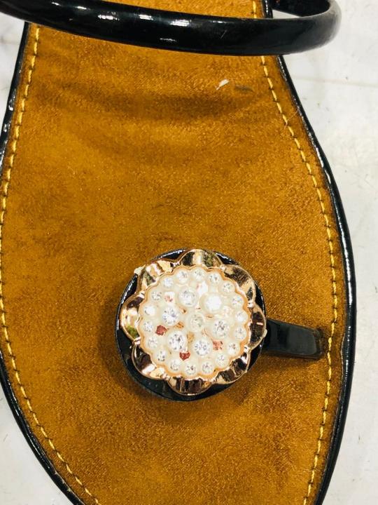 Girls%20Diamond%20Cut%20Flat%20Shoes%20with%20Back%20Chain%20-%20Latest%20Fashion%20Trendy%20Design%20-%20Image%207