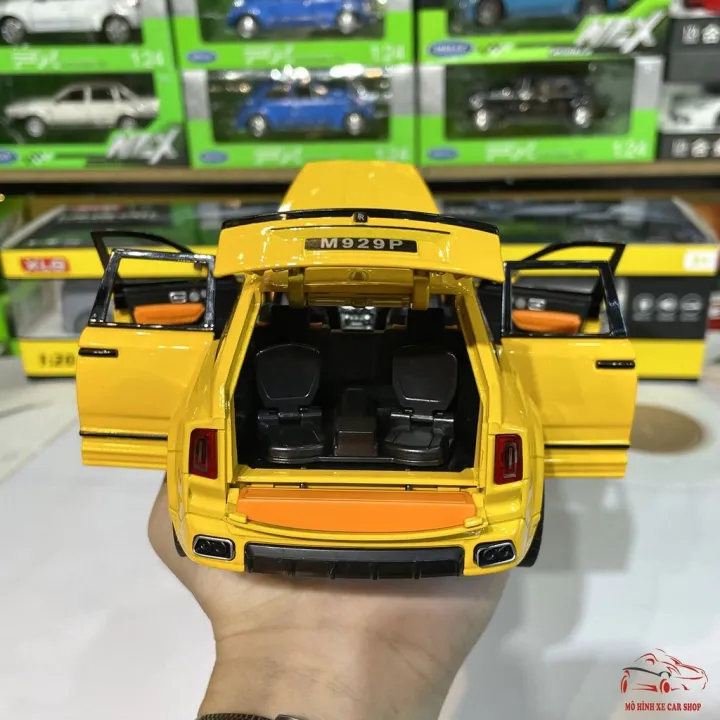 1:20%20Rolls-Royce%20Cullinan%20Alloy%20Car%20Model%20Simulation%20Toy%20Sound%20And%20Ligh%20-%20Image%209