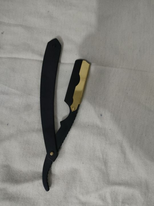 professional Shaving Men's Razor/ ustra in black color and golden cap ...