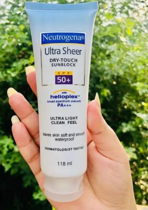 Neutrogena%20Ultra%20Sheer%20Dry%20-%20Touch%20Sunblock%20SPF%2050+%20(118ml)%20-%20Image%203