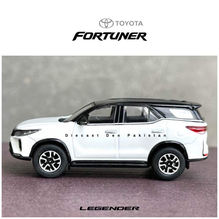 Toyota%20Fortuner%20Legender%20White%20(7%20CM)%20Diecast%20Model%20-%20Image%204