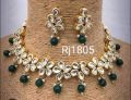 Customized fashionable handmade kundan jewlery set. 