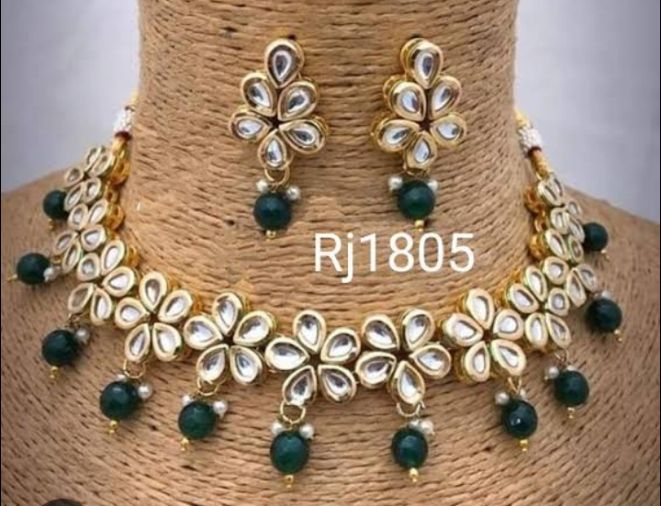 Customized%20fashionable%20handmade%20kundan%20jewlery%20set%20-%20Image%202