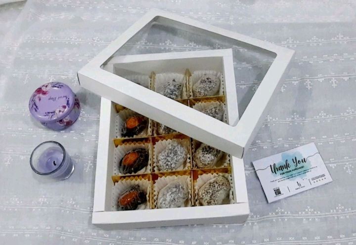 pack of 12 Chocolate coated Khajoor filled with Almond Walnut Cashewnut dry fruits