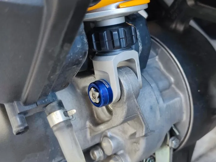 1%20x%20revolution%20anti-theft%20nut,%20size%20m8x1.25,%20length%2035mm.%20Giorno%20+/lead125/click%20125%20-%20150%20-%20160%20-%20Image%206