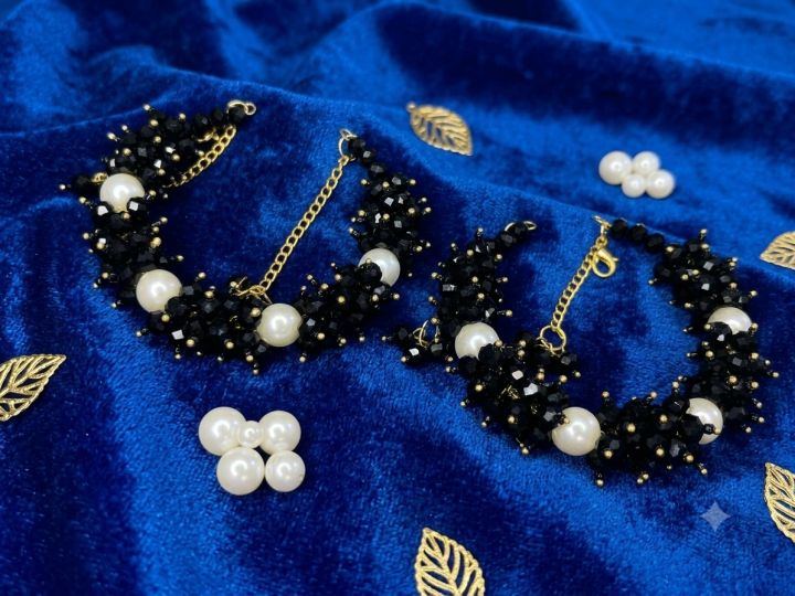Floral%20jewelry%20set%20%7C%20floral%20Gajra%20%7C%20pearl%20Bracelet%20for%20girls%20$%20Women%20%7C%20Crystal%20bead%20bracelet%20%7C%20Mandhi%20jewelry%20set%20%7C%20HZ%20jewelry%20%7C%201%20piece%20price%20800%20-%20Image%205
