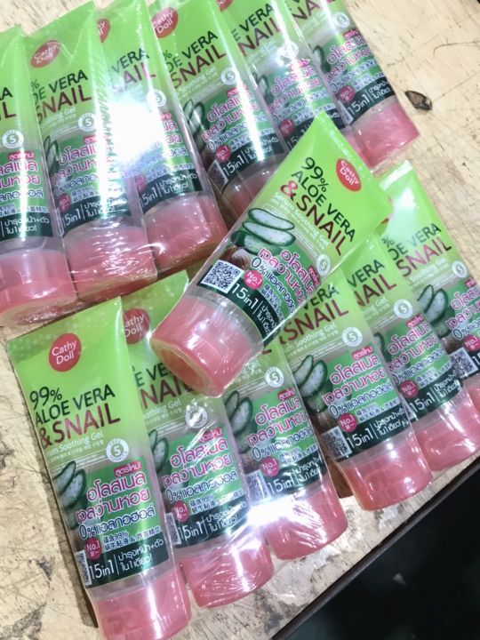 Aloe%20Vera%20Gel,%20Snail%20Gel,%20Alosneal%20Cathy%20Doll%2099%25%20Aloe%20Vera%20&%20Snail%20Serum%20Soothing%20Gel%2060%20Grams%20-%20Image%204