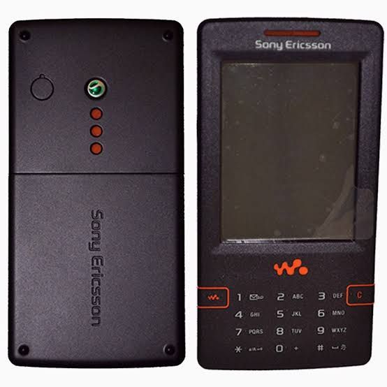 Sony%20Ericsson%20W950i%0A%0Amobile%20body%20-%20Image%203