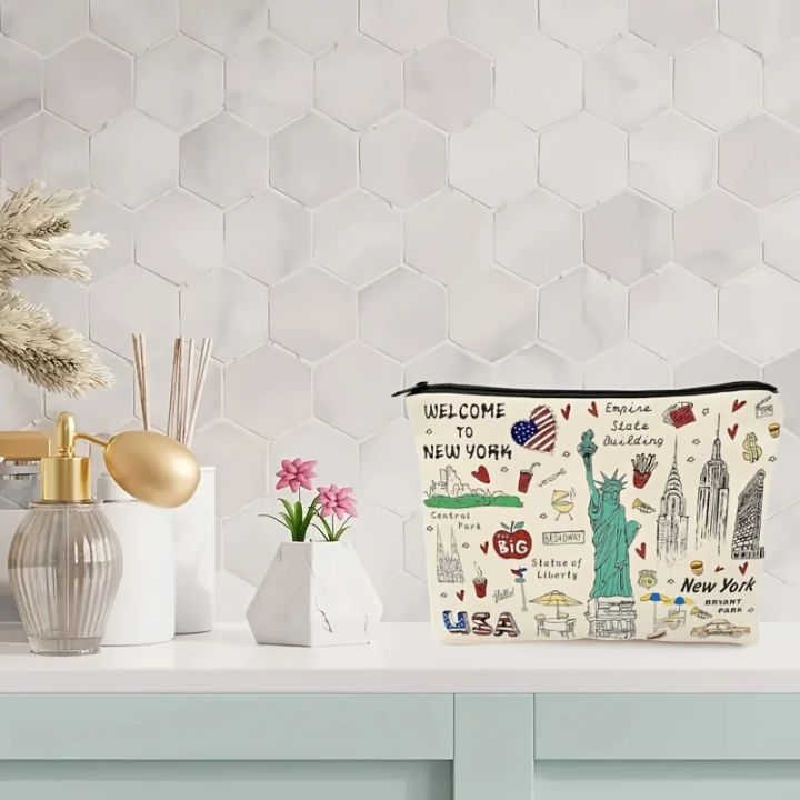 Girls%20&%20Women%20Cute%20New%20York%20Souvenir%20Zipper%20Pouch,%20Travel%20Cosmetic%20Bag,%20Makeup%20Purse%20-%20Image%203