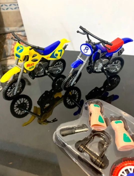 Extreme%20Sports%20Dirt%20Bike%20Toy%20Set%20%E2%80%93%202%20Motorcycles%20with%20Accessories%20-%20Image%202