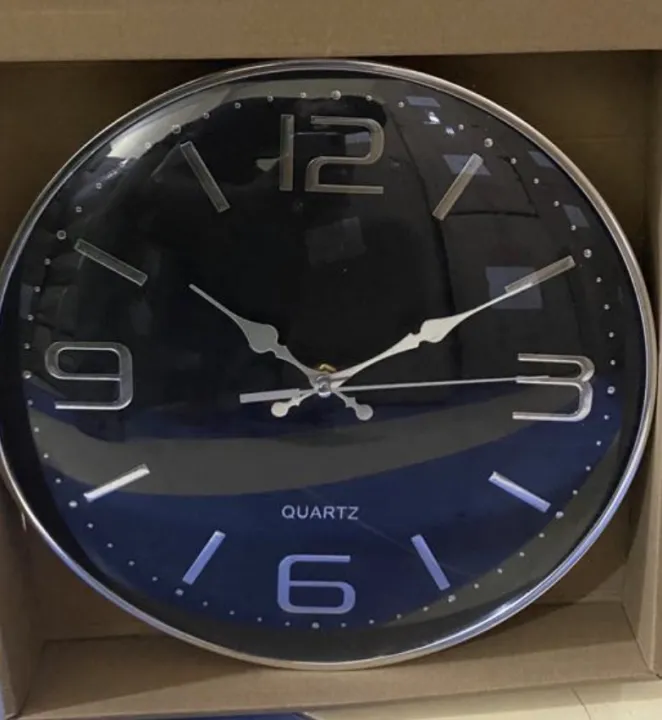 12%20Inch%20Round%20Large%20Wall%20Clock%20-%20Image%202