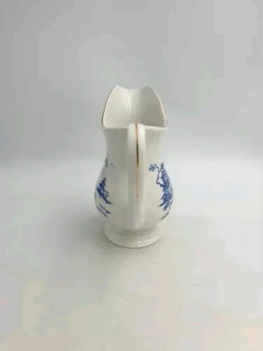 (H).%20VTG%20ROYAL%20WINTON%20FINE%20CERAMIC%20GIFTWARE%20JUG%20BLUE%20&%20WHITE%20WILLOW%20ORIENT%20PATTERN%20WITH%20GOLD%20ADGE%20TRIM%20-%20Image%202
