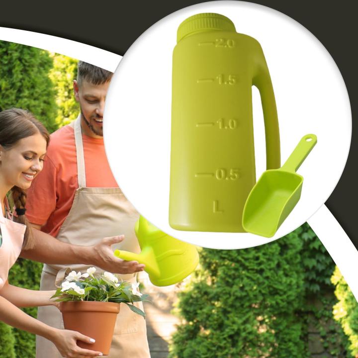 2L%20Snow%20Salt%20Spreader%20with%20Scoop%20Ice%20Melt%20&%20Deicer%20Shaker%20%20Multi-Use%20Fertilizer%20Spreader%20for%20Garden,%20Handheld%20Dispenser%20Tool%20-%20Image%204