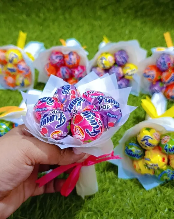 Mini%20Candy%20/%20Lollipop%20Bouquet%20%E2%80%93%20Cute%20Gift%20for%20Kids%20&%20Surprises%20-%20Image%202