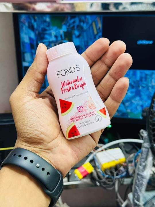 PONDS%20Water%20Melon%20Fresh%20&%20Bright%20losse%20powder%20-%20Vitamin%20and%20collagen%20face%20powder%20-%20PONDS%20powder%20-%20Image%204