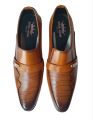 Formel shoes with crocodile peice golden. 
