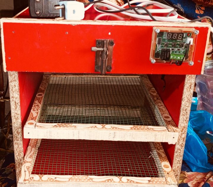 40 to 50 Eggs Automatic incubator with double hatcher