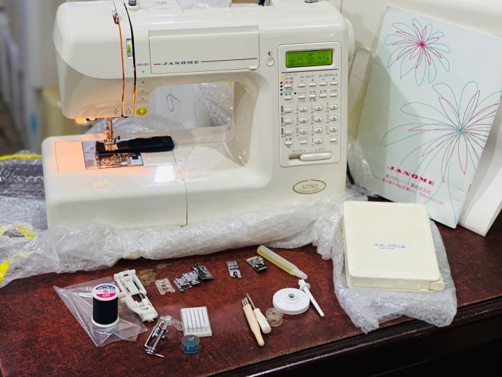 Janome%20S7700%20sewing%20machine%20-%20Image%202