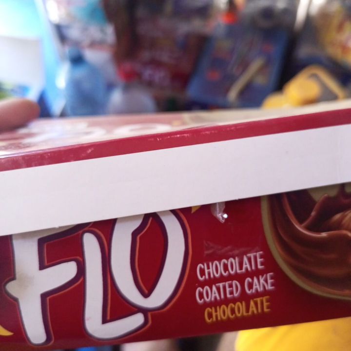 FLO%20Chocolate%20Cake%20-%20Image%202