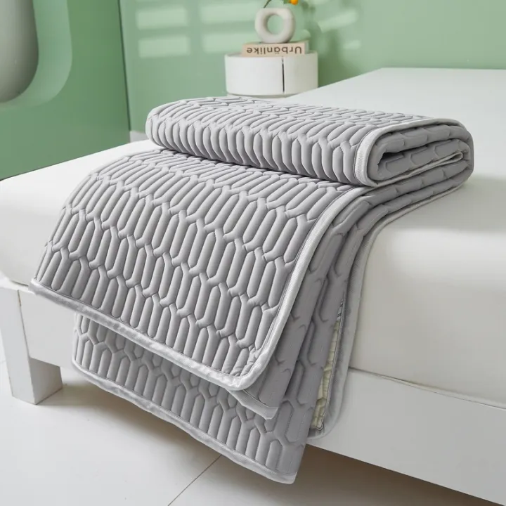 Cooling%20Bed%20Sheet%20Set%20with%20Pillowcases%20Ice%20Silk%20&%20Latex%20Quilted%20Breathable%20Cover%20Solid%20Summer%20Bedding%20Comfort%20&%20Heat%20Resistance%20-%20Image%206