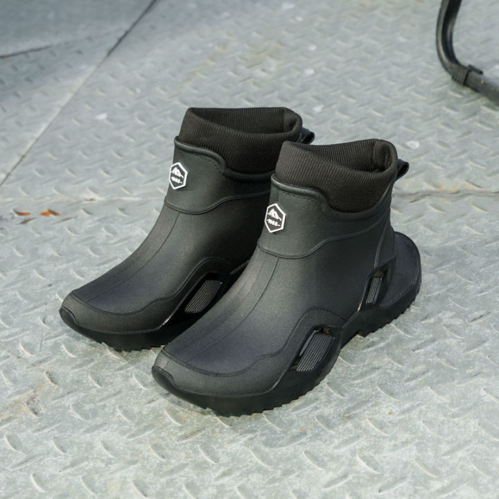 Winter%20Warm%20Men's%20Waterproof%20Shoes,%20Women's%20Short%20Rain%20Boots,%20Fleece-Lined%20Couple's%20Rain%20Boots%20-%20Image%204