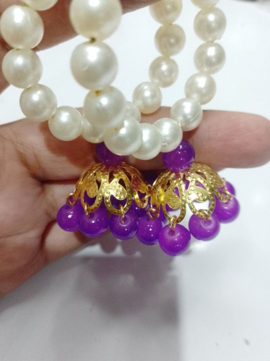 offwhite%20round%20hoop%20earrings%20for%20beautifull%20girls%20and%20women-%20Elegant%20and%20timeless%20pearl%20earrings%20for%20A%20fashionable%20look%20-%20Image%203