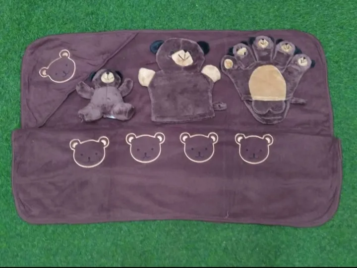 Premium%20Extra%20Soft%20Cartoon%20Animal%20Shape%20Hooded%20Bamboo%20Baby%20Bath%20Towel%20Set%20Pack%20of%204%20-%20Image%207