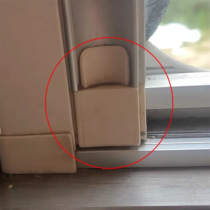 Hartal%20Flyscreen%20Slider%20Sliding%20Fly%20Screen%20Door%20Retaining%20Clip%20Retainer%20Clip%20for%20Caravan%20Motorhome%20-%20Caravan%20Accessory%20-%20Image%206