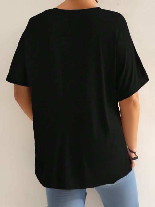 Plus%20Size%20Women's%20V-Neck%20Short%20Sleeve%20Casual%20T-Shirt%20with%20Front%20Pockets%20Comfortable%20and%20Stylish%20Top%20-%20Image%205