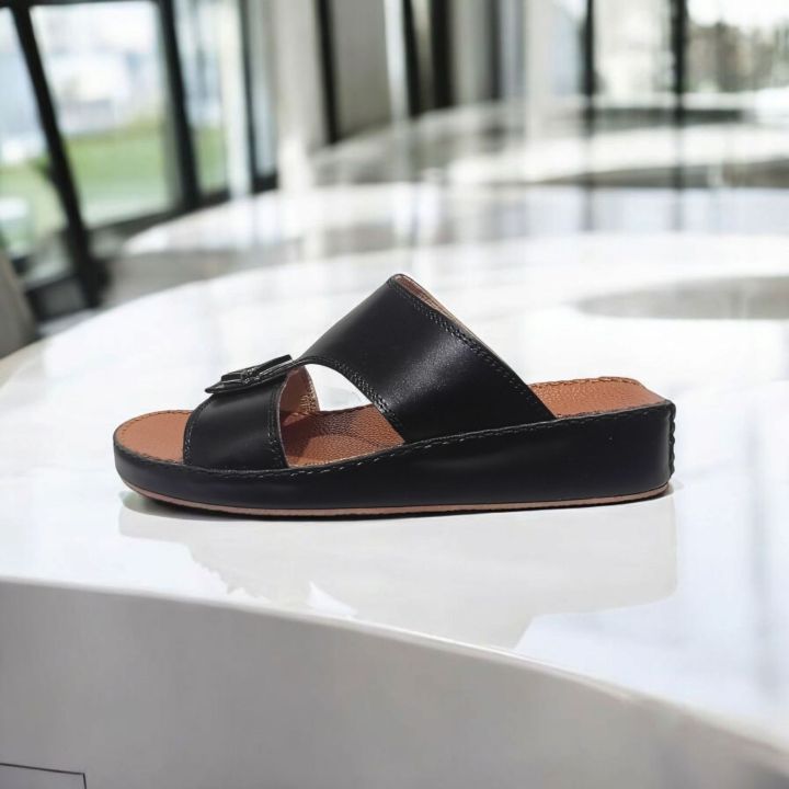Moonwalk%20UAE%20%E2%80%93%20Arabic%20Footwear%20Collection%202025%20-%20Image%207