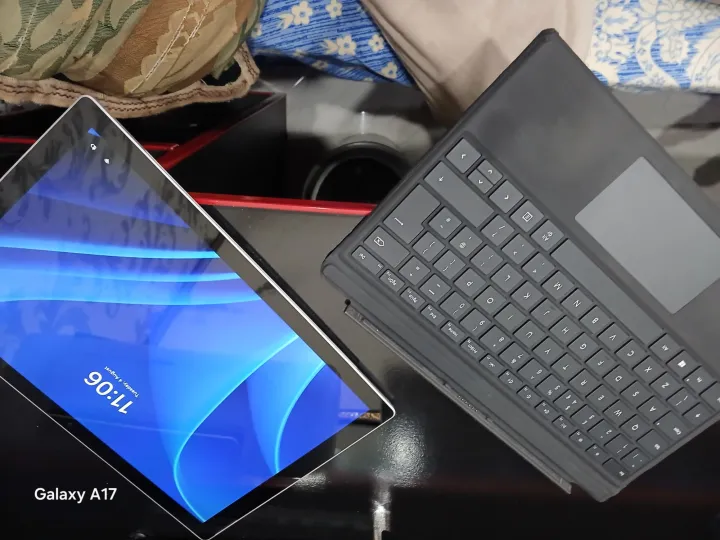 Microsoft%20Surface%20Pro%206%20%7C%20Core%20i5%208th%20gen%20%7C%208GB%20RAM%20%7C%20256GB%20SSD%20%7C%20Windows%2011%20%7C%20Touchscreen%20%7C%20Keyboard%20&%20Charger%20Included%20-%20Image%203