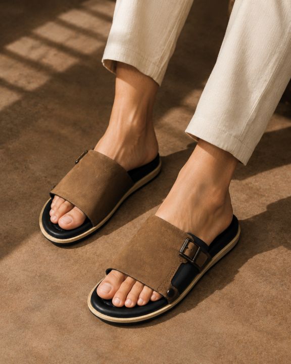 Premium%20Designer%20Style%20Men's%20Black%20Comfortable%20Casual%20Slipper%20-%20Image%203