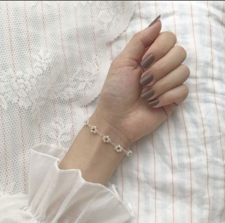 aesthetic%20daisy%20bead%20bracelet%20%7C%20clear%20colored%20cute%20beaded%20bracelet%20-%20Image%204
