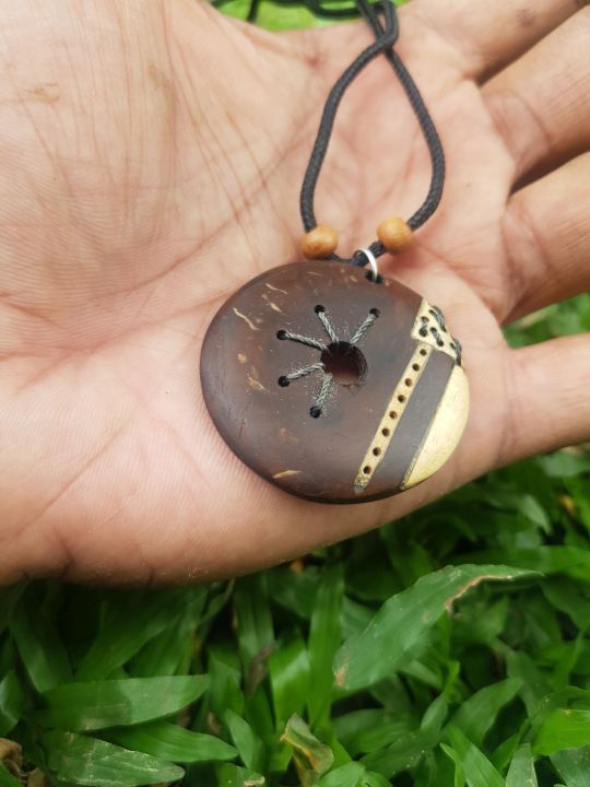 Coconut%20Shell%20Neckless%20-%20Image%204